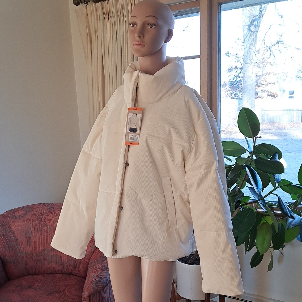 Levis Women's White Puffer Jacket Ptp27"